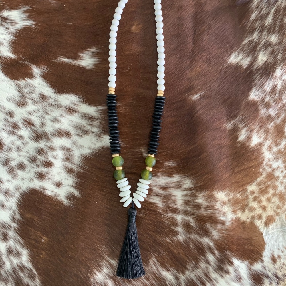 🌾 Black Tassel Necklace - Picture 3 of 5